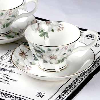Europene Bone China Ceașcă De Cafea Și Farfurioare Set Capoc Ceramice După-Amiază De Ceai De Flori Ceașcă De Ceai De Portelan Cadou Frumos